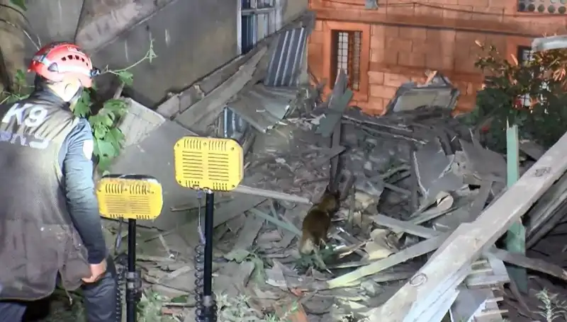 İstanbul’da Deprem Sonrası Bir Bina Çöktü: Can Kaybı ve Yaralılar Var mı?