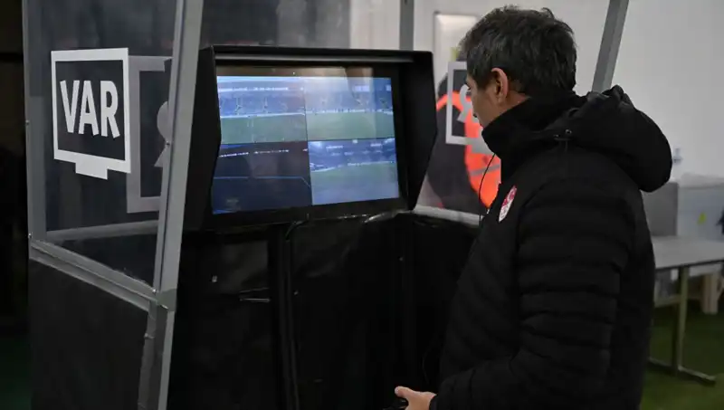 Konyaspor-Galatasaray Maçında VAR Uygulaması İle Dikkat Çeken Anlar