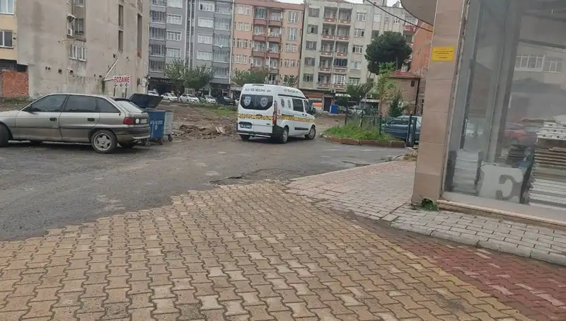 Dördüncü Kattan Düşen Kadın Hastaneye Kaldırıldı, Sağlık Durumu Ciddiyetini Koruyor