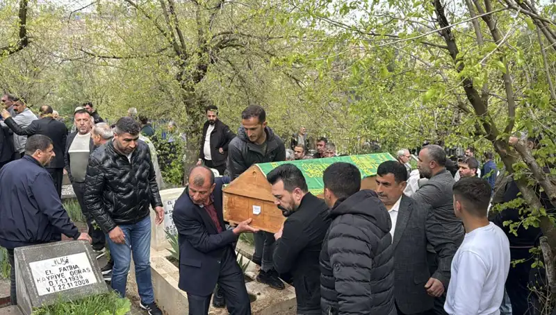 Karabük'teki Trafik Kazasında Hayatını Kaybedenler Diyarbakır'da Son Yolculuğuna Uğurlandı