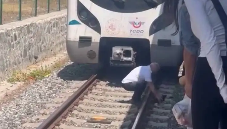 Rayların Üzerindeki Kediyi Kurtaran Makinist: Marmaray Seferi Durduruldu