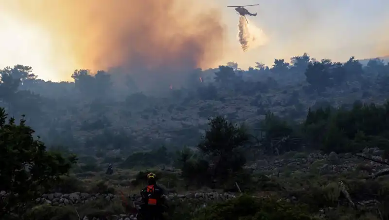 Eğriboz Adası’nda Şok Yangın: 2 Köy Tahliye Edildi, Halk Panik İçinde