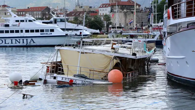 Hırvatistan’daki Şiddetli Fırtına: Feribot Gemi Kaza ile Batmasına Sebep Oldu