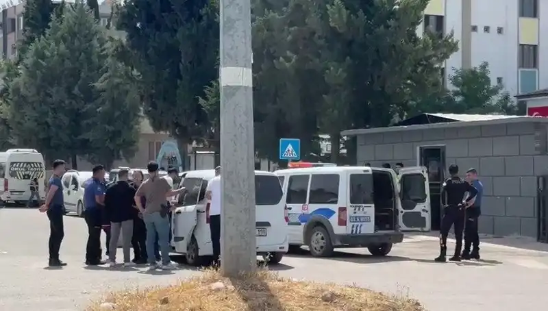 Adliye Önünde Yaşanan Kargaşa: İki Aile Arasında Çıkan Kavga 5 Yaralı ve 7 Gözaltı