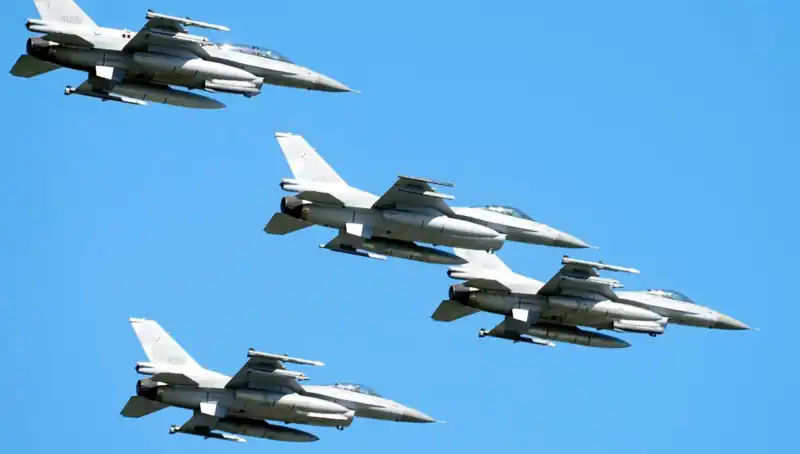 ABD, Ukraynalı Pilotları F-16 Uçakları İçin 310 Milyon Dolara Eğitecek