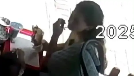 Kadın, Saçını Tostun İçine Koyarak İş Yerinde Şok Edici Kaza Geçirdi
