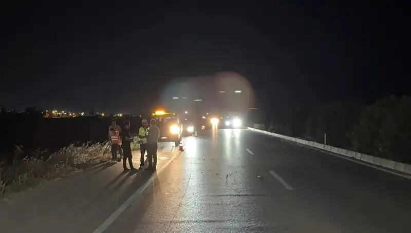 Adana'da Üç Araçlık Zincirleme Trafik Kazası: Sürücüler ve Yolcular Yaralandı