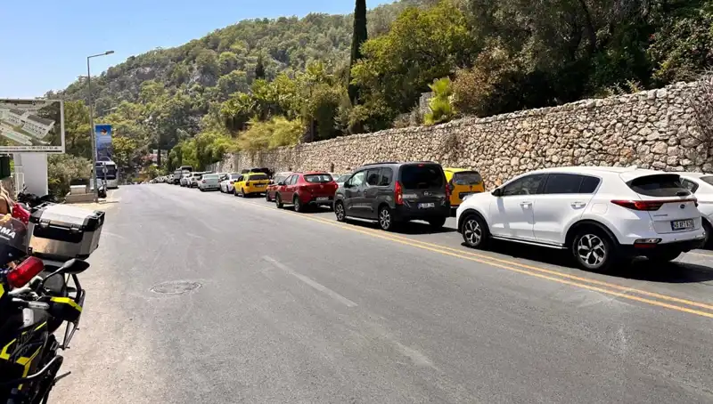 Fethiye-Ölüdeniz Yolunda Tatilci Hareketliliği: Üç Kilometrelik Kuyruk!