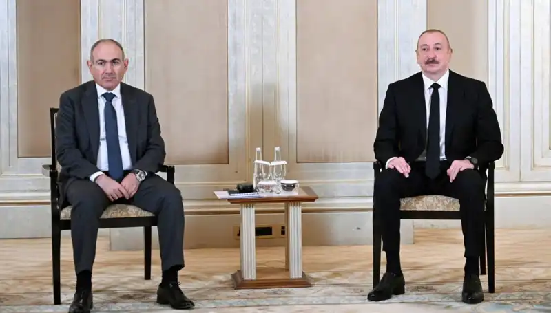 Abu Dabi'de Tarihi Görüşme: Aliyev ve Paşinyan Barış İçin Bir Araya Geldi