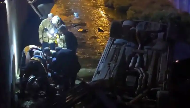 Yaralı Kaldırımda Bırakıldı, İtfaiye Ekibi Kahramanca Müdahale Etti!