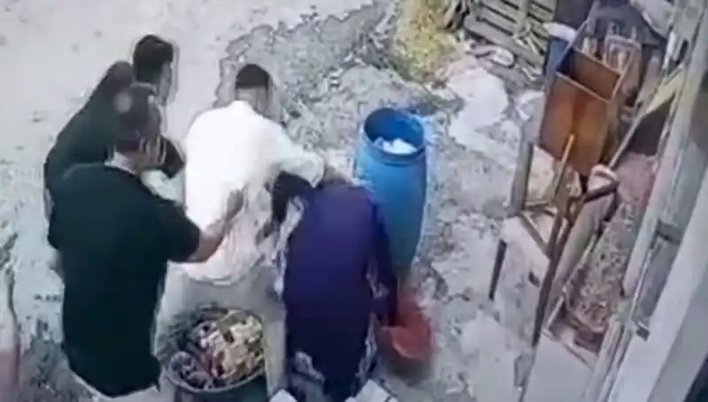 Başakşehir'de Baba ve Oğul, Bidon Tartışması İle Kadını Darbetti