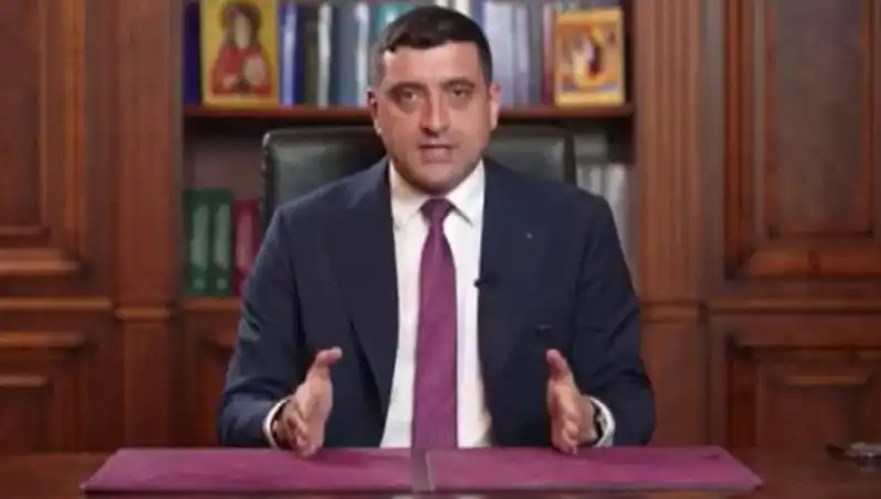 Romanya'da Seçimlerin İlk Turunda Aşırı Sağcı Aday Dikkat Çekiyor
