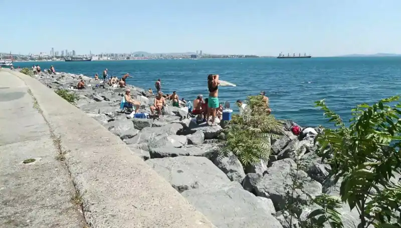 İstanbul'da Sıcak Hava Dalgası, Sahillere Akın Edildi!