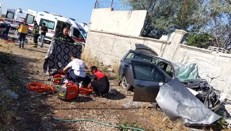 Lastik Patladı, İstinat Duvarına Çarptı: Feci Kaza Sonucu Bir Kişi Hayatını Kaybetti