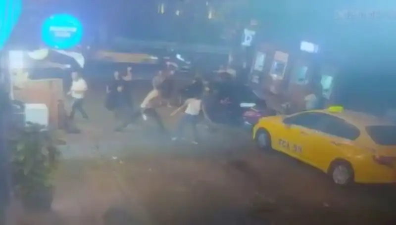 Beyoğlu’nda Sokak Kavgasında Kanlar İçinde Kalanlar Gözaltına Alındı