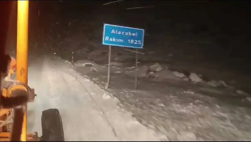 Antalya'da Beklenmeyen Kar Yağışı, Şaşkınlık Yarattı!
