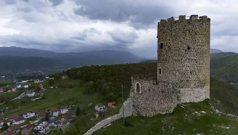 Bosna Hersek'teki Sokolac Kalesi: Tarihin İzlerini Sürüyor