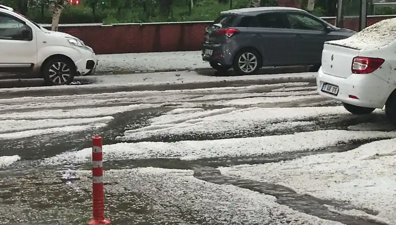 Ardahan’ı Beyaza Bürüyen Dolu Yağışı: Doğa ve Zararlar