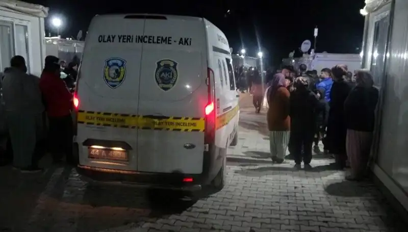 ** Husumetli İki Grup Arasında Silahlı Çatışma: Kanlı Sonuçlar!**