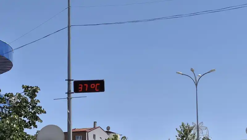 Yazın En Sıcak Günlerinde Termometreler 38 Dereceyi Aştı