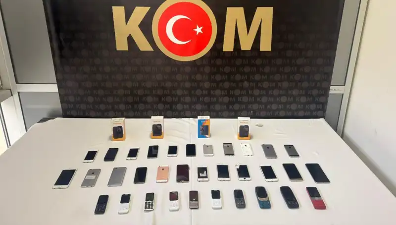 Gümrük Kaçağı 37 Cep Telefonu Ele Geçirildi: Kaçakçılıkla Mücadelede Yeni Bir Başarı