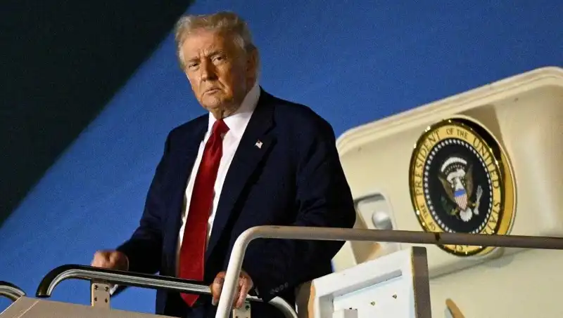 Trump, Lahey'deki NATO Zirvesi'ne Katılacak: Beklentiler ve Etkileri