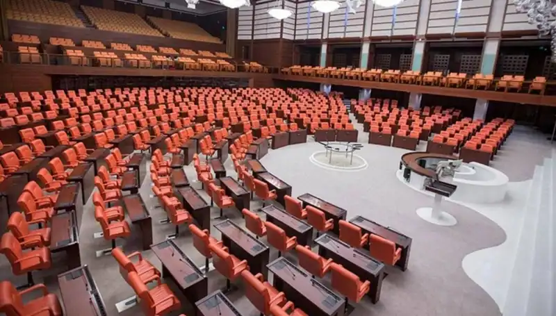 Siyasi Partilerin Bayramlaşma Programları Açıklandı: Hangi Parti Nerede Kutlayacak?