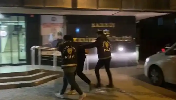 Galatasaray Taraftarına Saldıran Şahıs, Polisten Kaçamadı