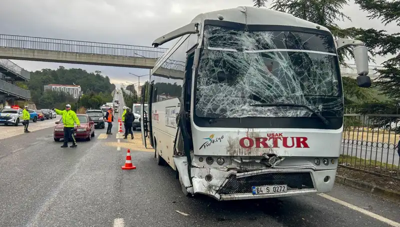Uşak'ta İşçi Servislerinin Çarpışması: Yaralıların Durumu Hayrettin Ediyor!