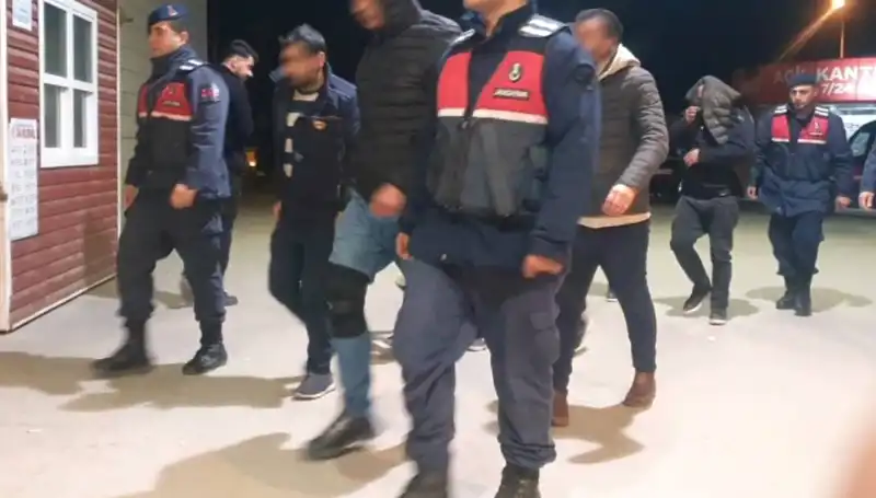 Bağ Evinde Uyuşturucu Partisi Baskını: El Ele Tutuşan Suçlulara Şok Baskın