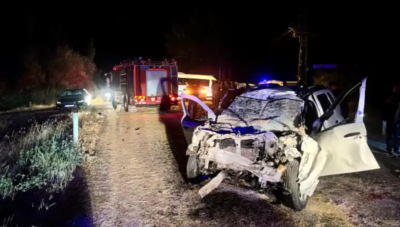 Traktör ve Ciplin Korkunç Çarpışması: 5 Yaralı