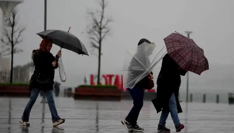 Türkiye'nin İki Bölgesine Kuvvetli Sağanak Yağış Uyarısı Geldi